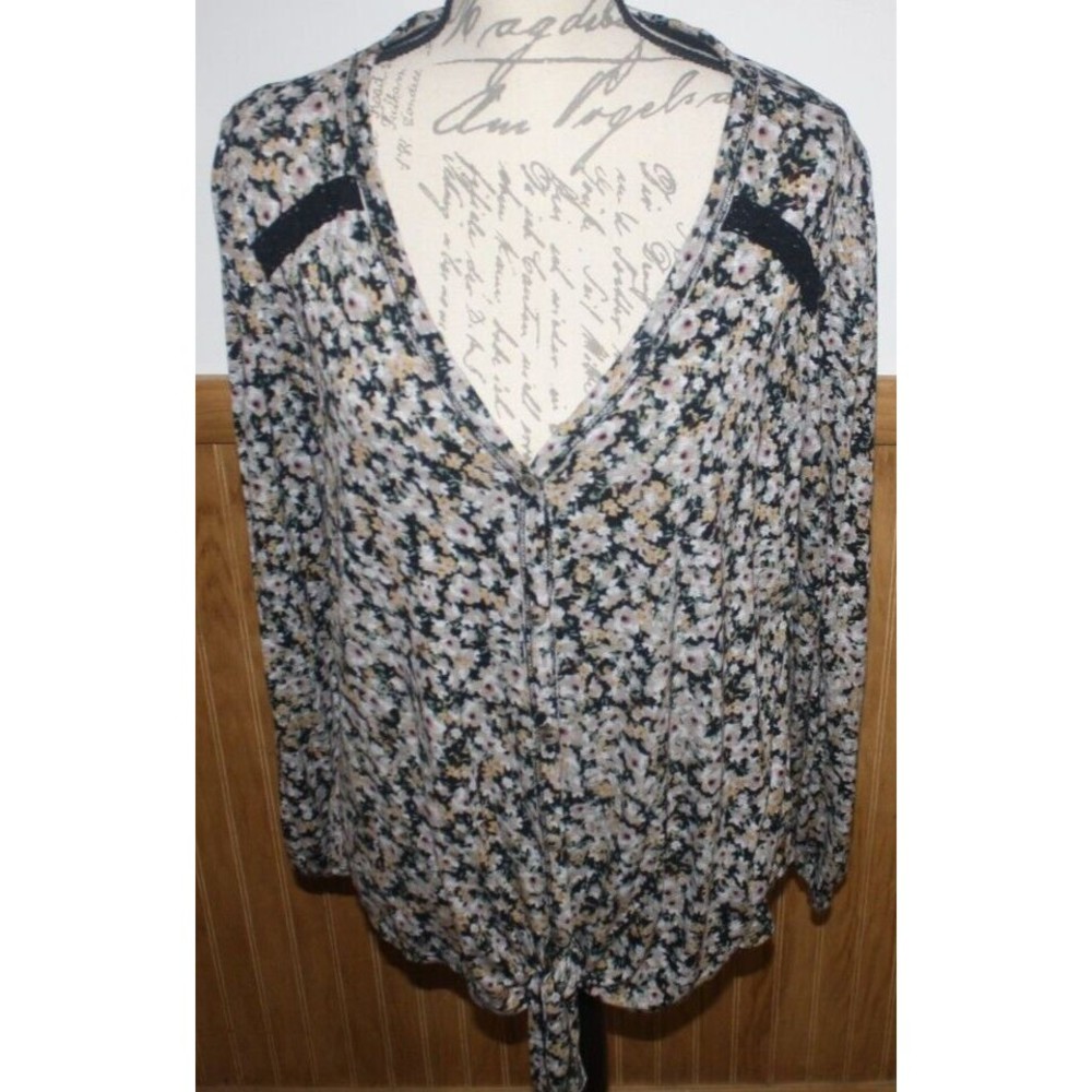 Maurices Top Women’s Large 0X Floral Long Sleeve V Neck Button Up Stretch Blouse